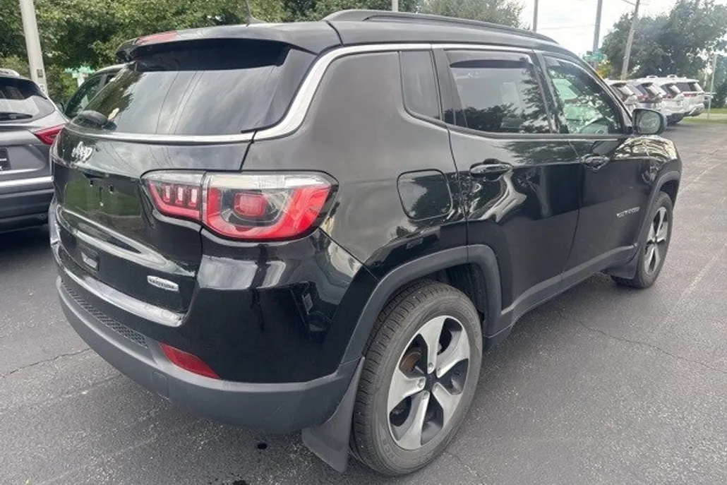 2020 Jeep Compass Latitude photo 1
