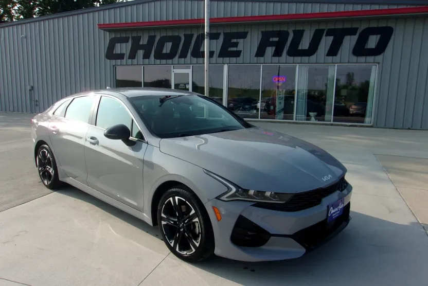 2023 Kia K5 GT-Line photo 1