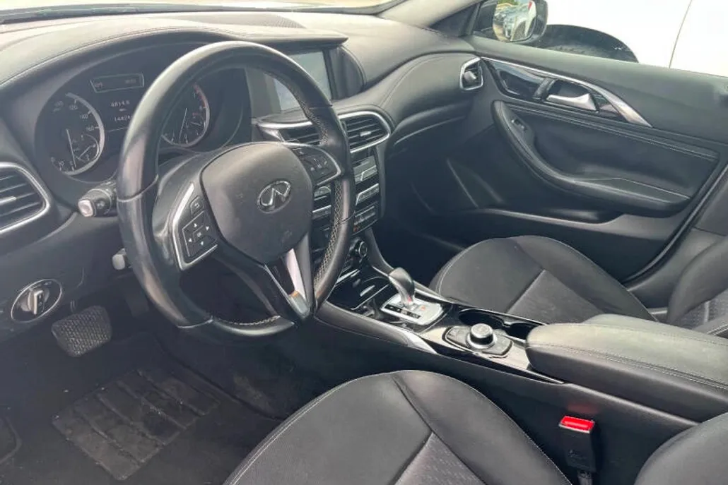 2018 Infiniti QX30 Base photo 1