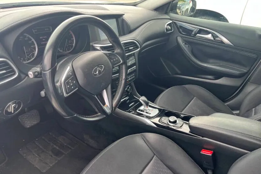 2018 Infiniti QX30 Base photo 1