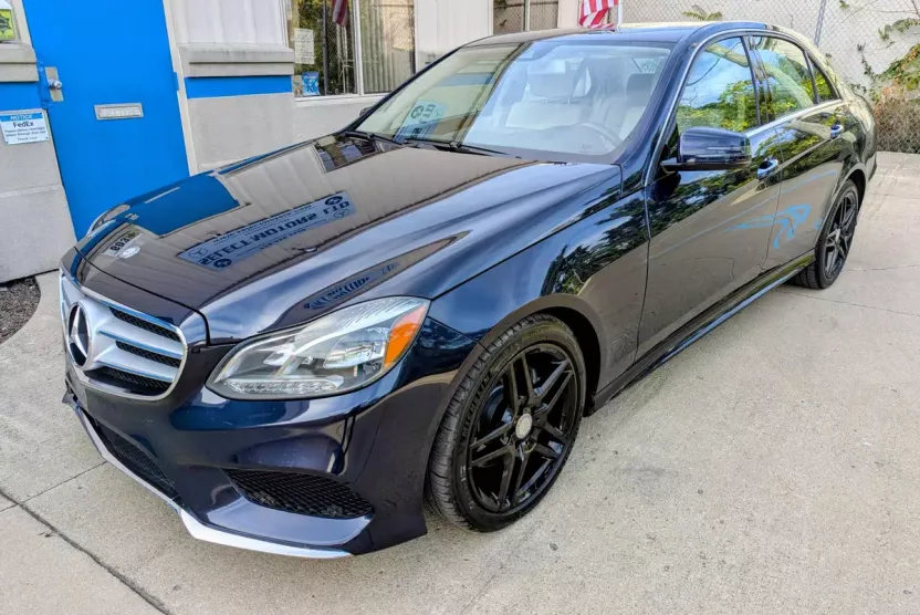 2014 Mercedes Benz E 4MATIC Sedan photo 1