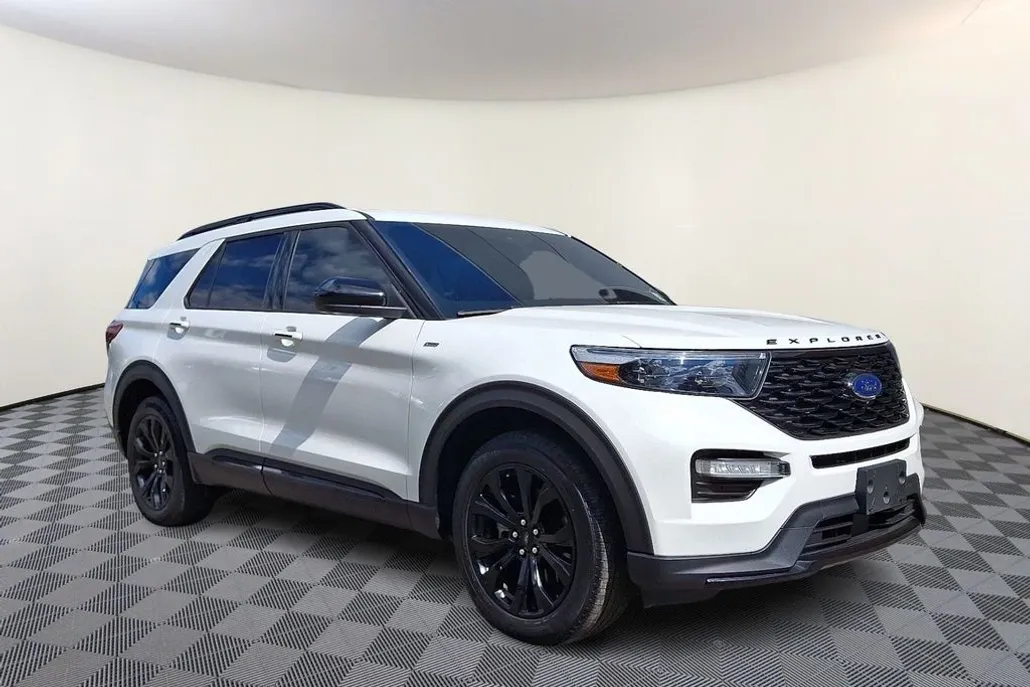 2022 Ford Explorer ST-Line photo 1