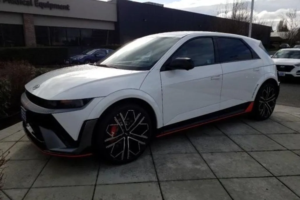 2025 Hyundai Ioniq N photo 1