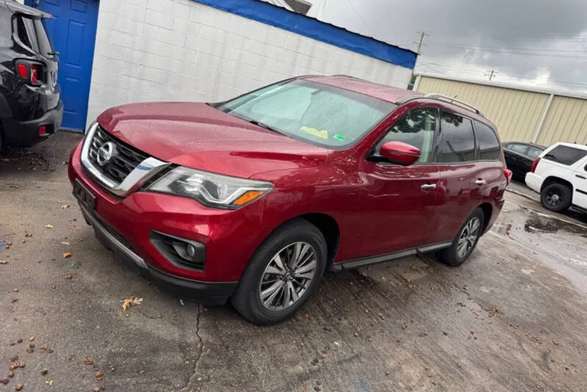 2018 Nissan Pathfinder SV photo 1