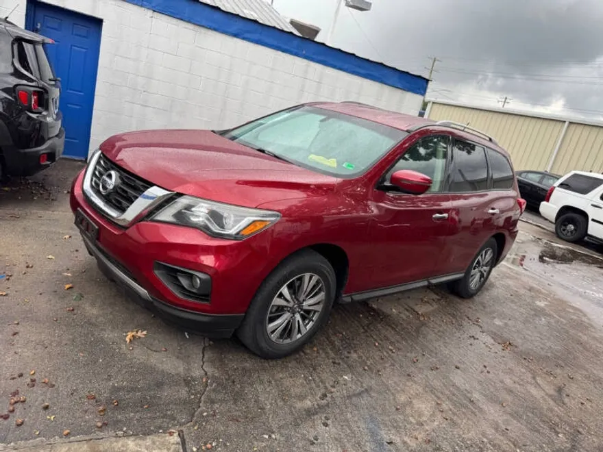 2018 Nissan Pathfinder SV photo 1