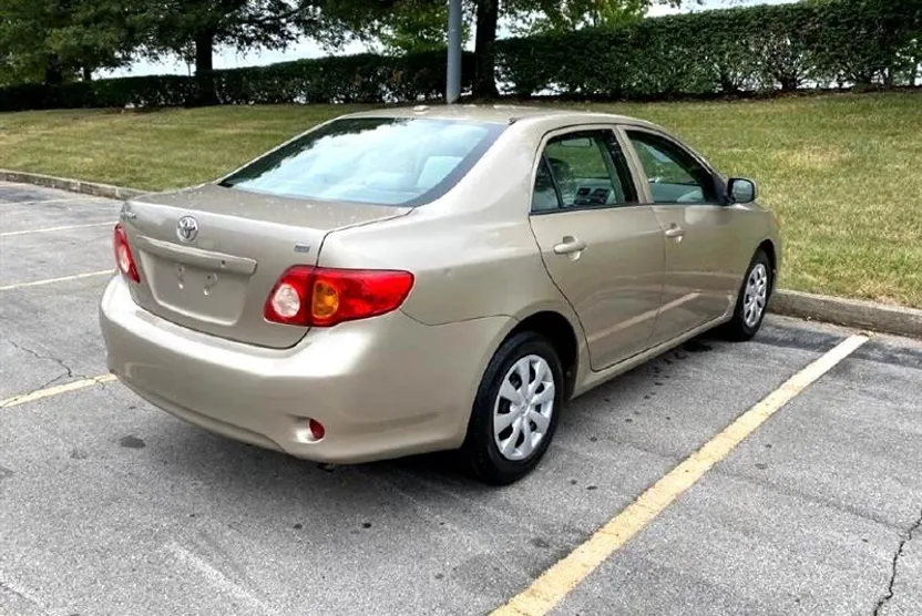 2010 Toyota Corolla Base photo 1