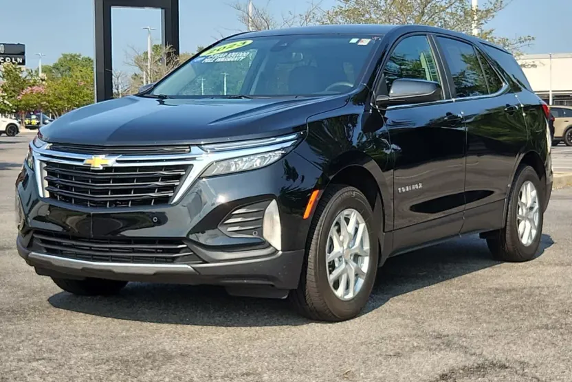 2023 Chevrolet Equinox LT photo 1