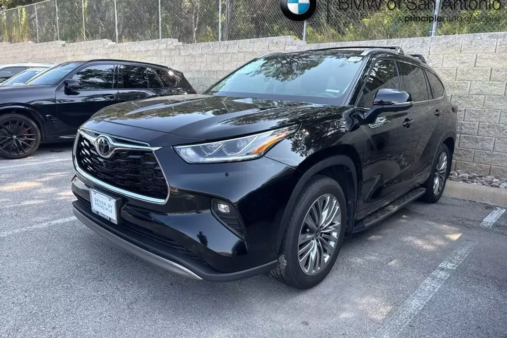 2024 Toyota Highlander Platinum photo 1