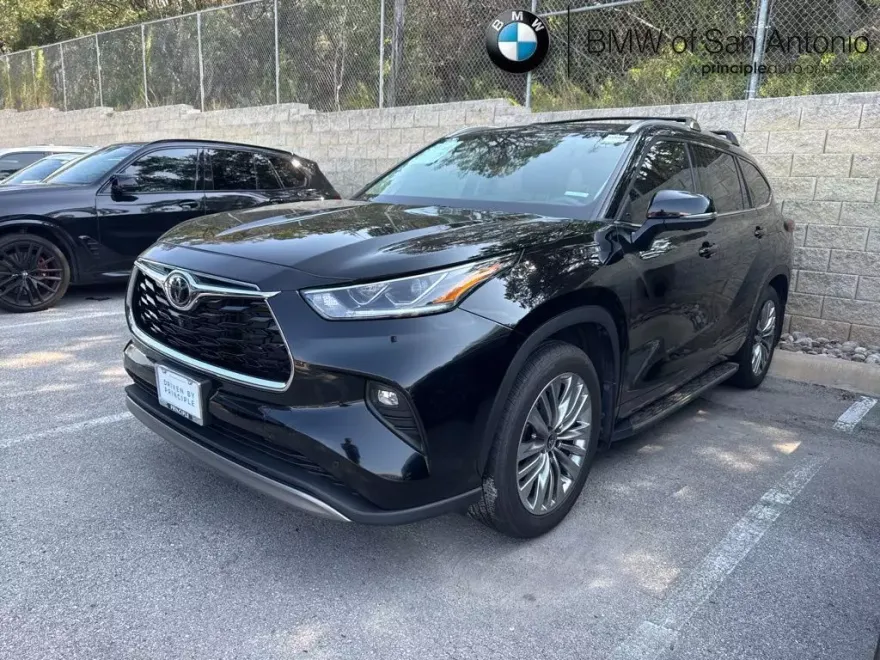 2024 Toyota Highlander Platinum photo 1