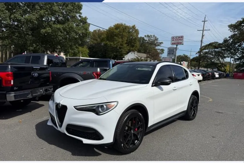 2019 Alfa Romeo Stelvio Sport photo 1