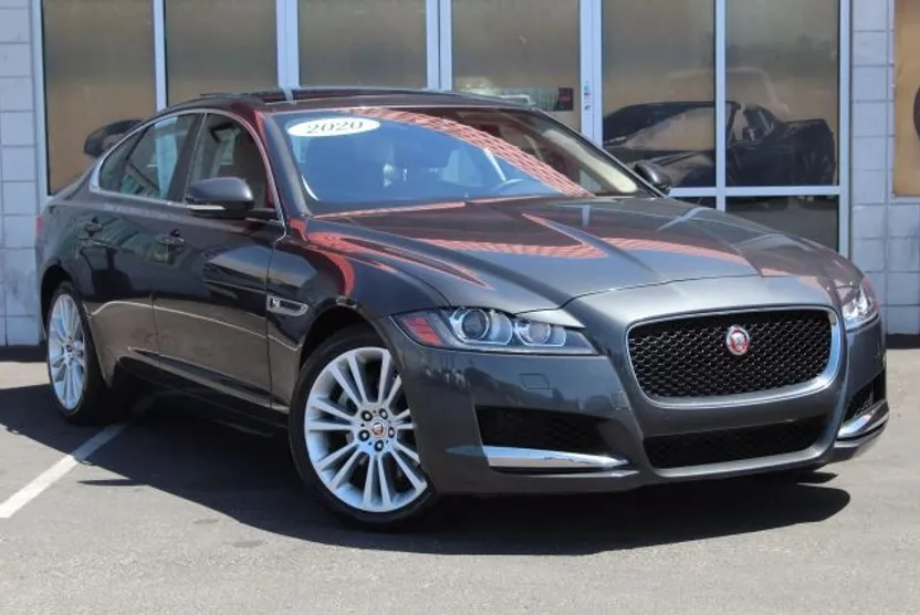2020 Jaguar XF 25t Premium photo 1
