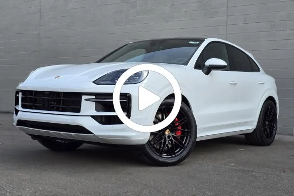 2025 Porsche Cayenne S photo 1