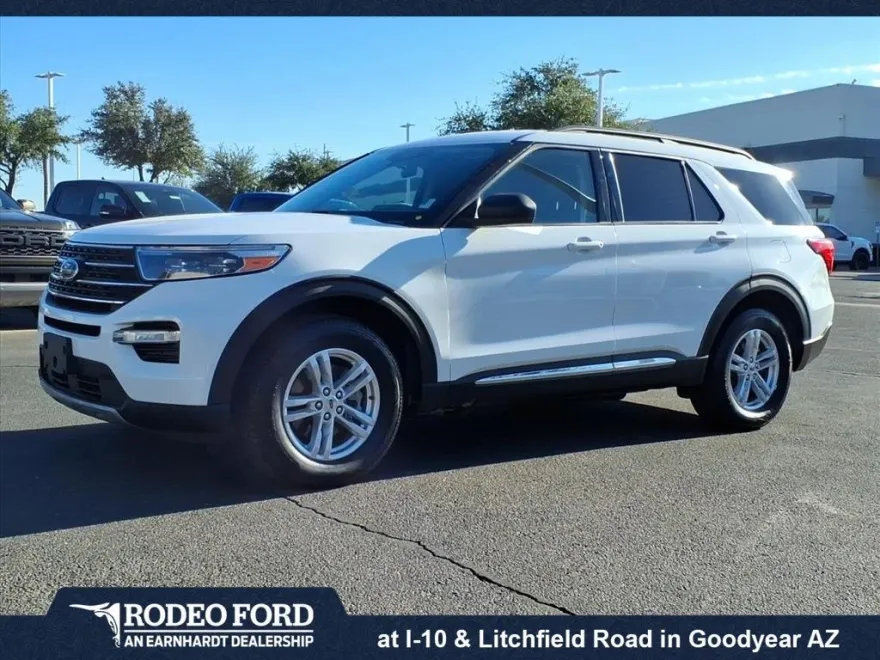 2023 Ford Explorer XLT photo 1
