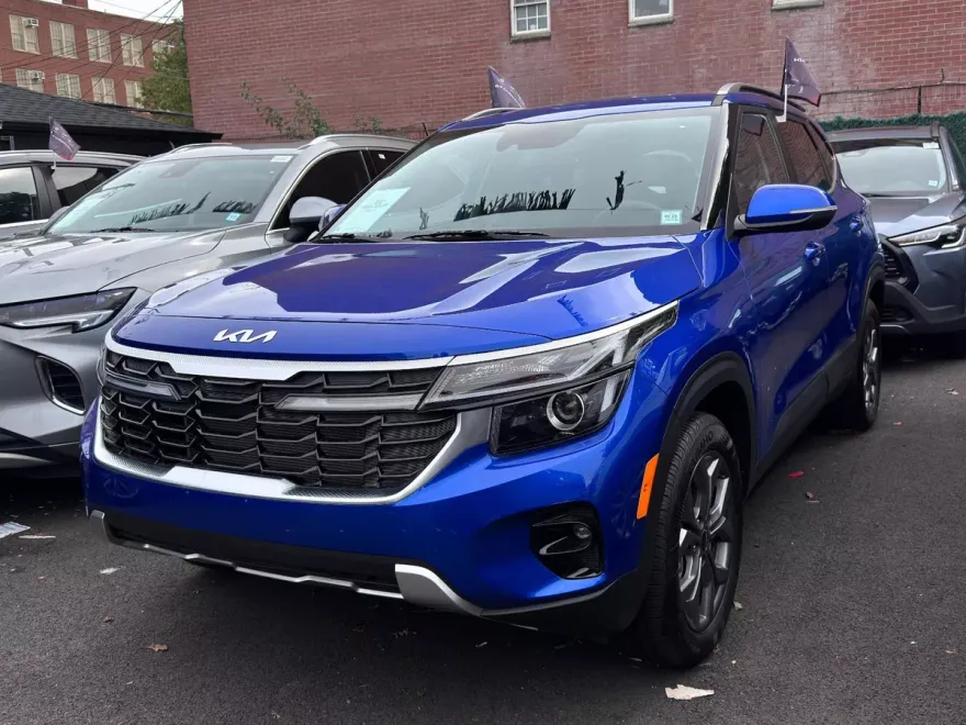 2024 Kia Seltos S photo 1