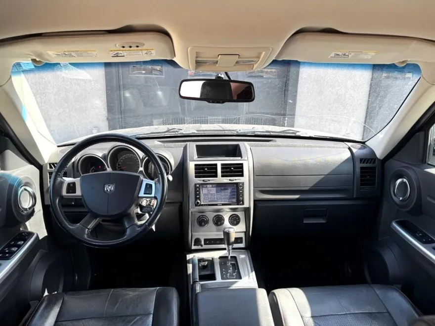 2009 Dodge Nitro R/T photo 9