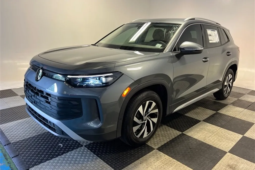 2025 Volkswagen Tiguan S photo 1