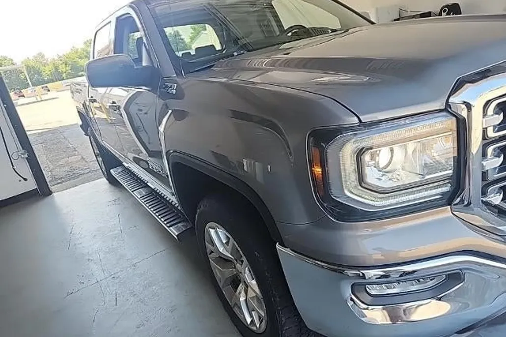 2017 Gmc Sierra 1500 SLT photo 1