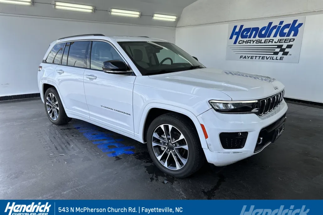 2023 Jeep Grand Cherokee Overland photo 1