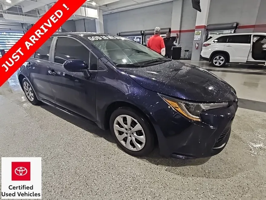 2024 Toyota Corolla LE photo 1