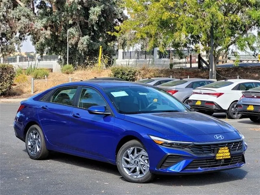 2025 Hyundai Elantra Hybrid Blue photo 1