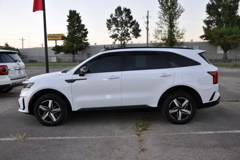 2023 Kia Sorento S photo 1