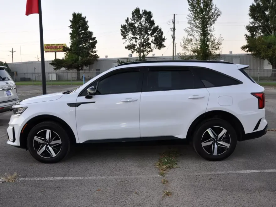 2023 Kia Sorento S photo 1