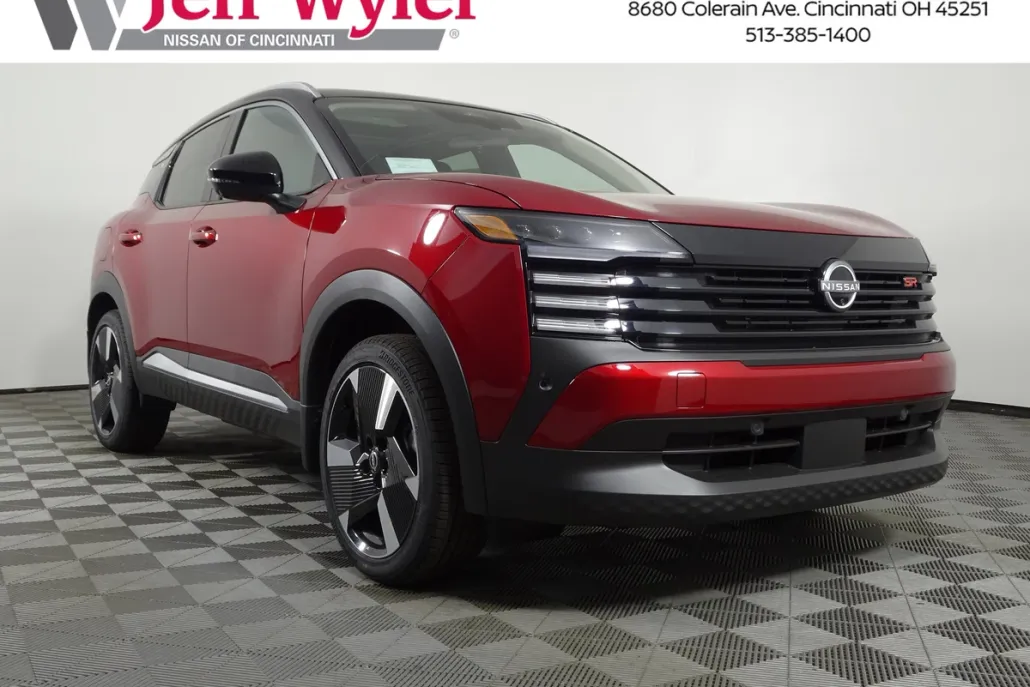 2025 Nissan Kicks SR photo 1