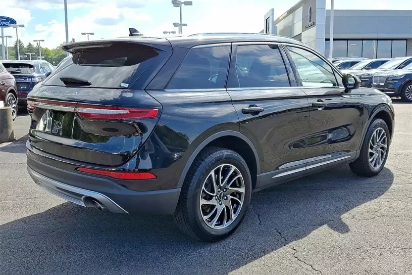 2022 Lincoln Corsair Standard photo 1