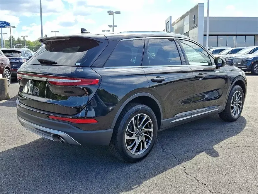 2022 Lincoln Corsair Standard photo 1