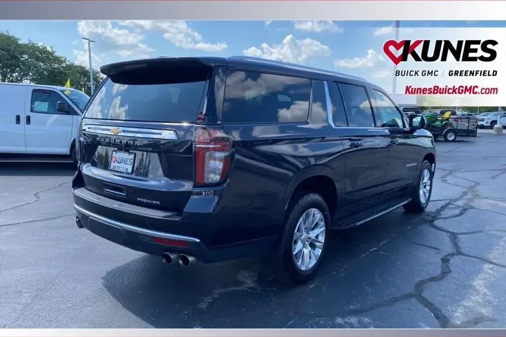 2023 Chevrolet Suburban Premier photo 1