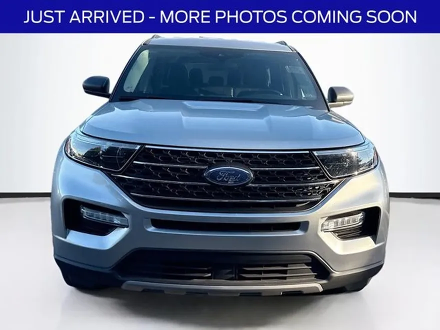 2023 Ford Explorer XLT photo 1