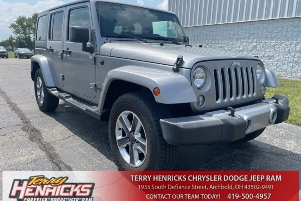 2016 Jeep Wrangler Unlimited Sahara photo 1