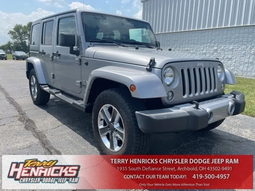 2016 Jeep Wrangler Unlimited Sahara photo 1