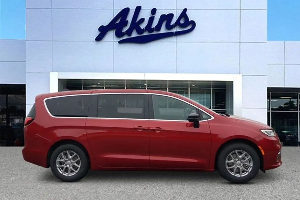 2026 Chrysler Pacifica photo 1