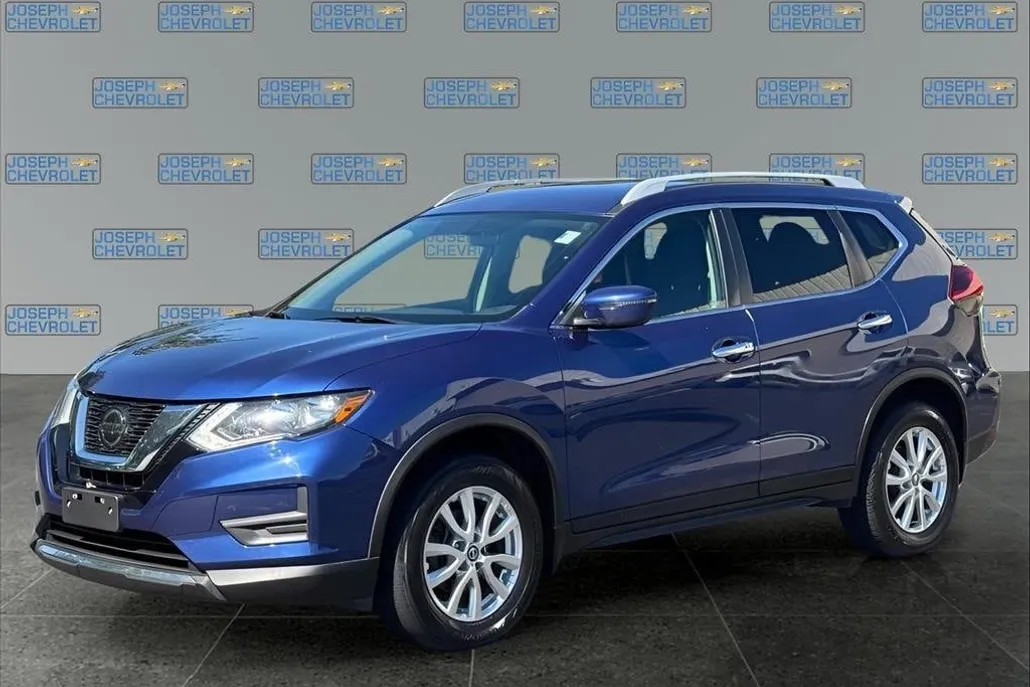 2018 Nissan Rogue SV photo 1
