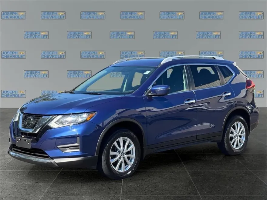 2018 Nissan Rogue SV photo 1