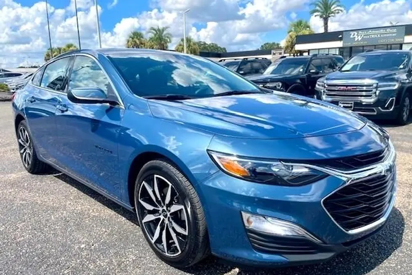 2025 Chevrolet Malibu RS photo 1