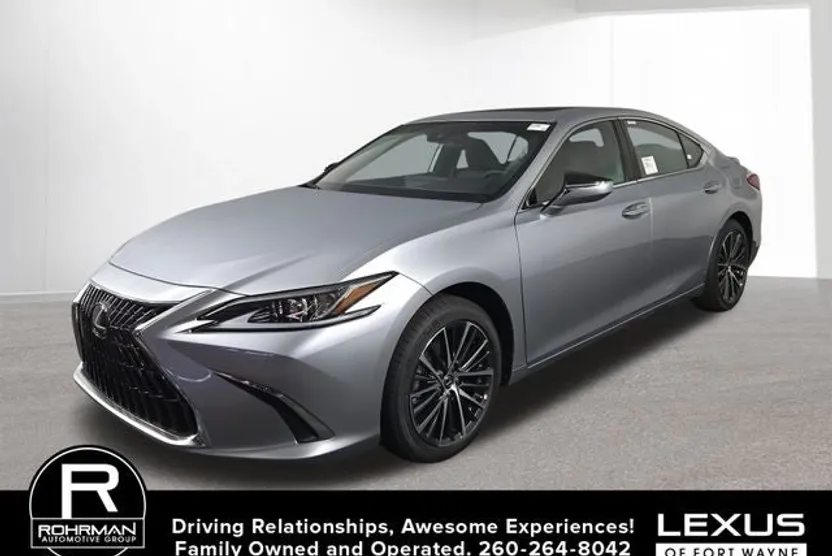 2025 Lexus ES 300h photo 1