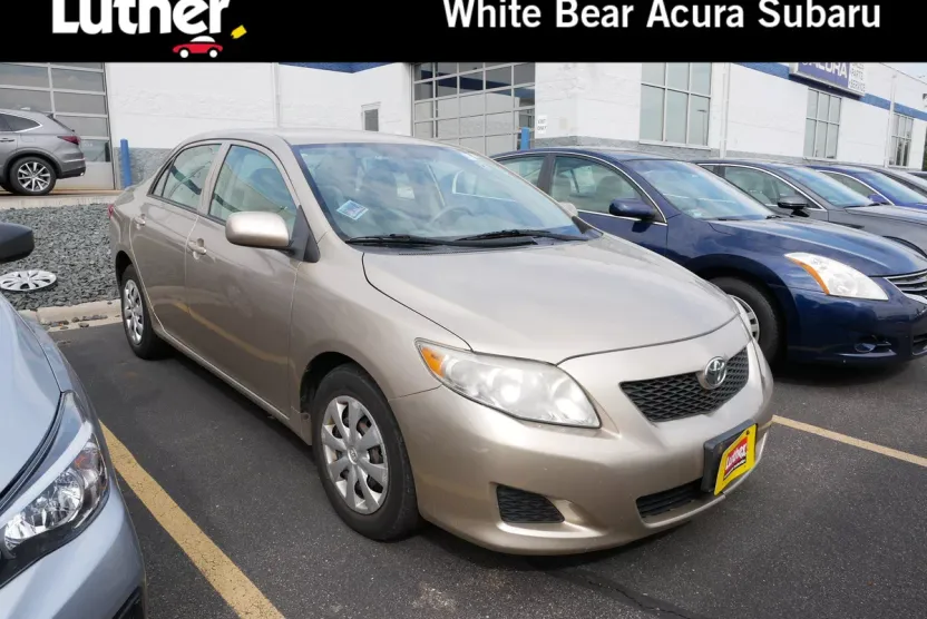 2010 Toyota Corolla LE photo 1