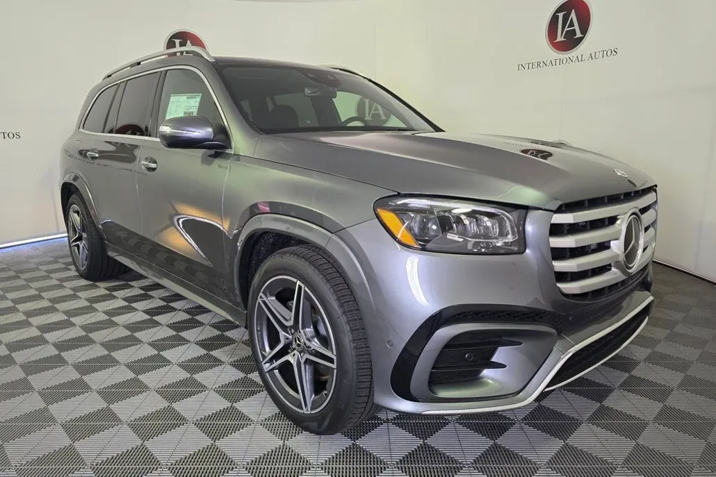 2025 Mercedes Benz GLS 450 4MATIC photo 1