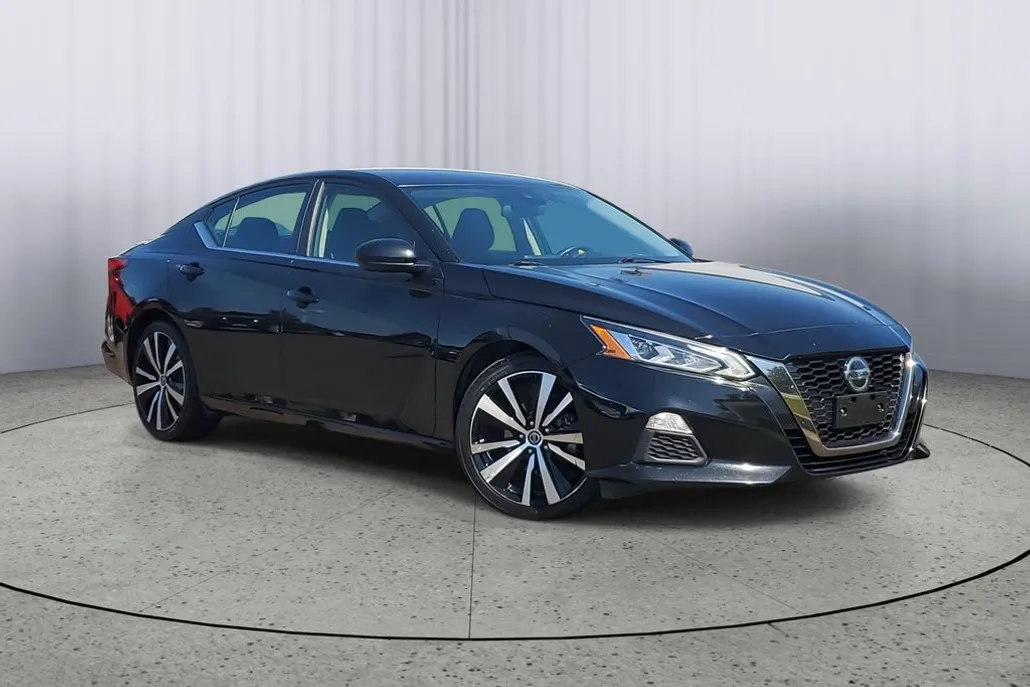 2022 Nissan Altima 2.5 SR photo 1