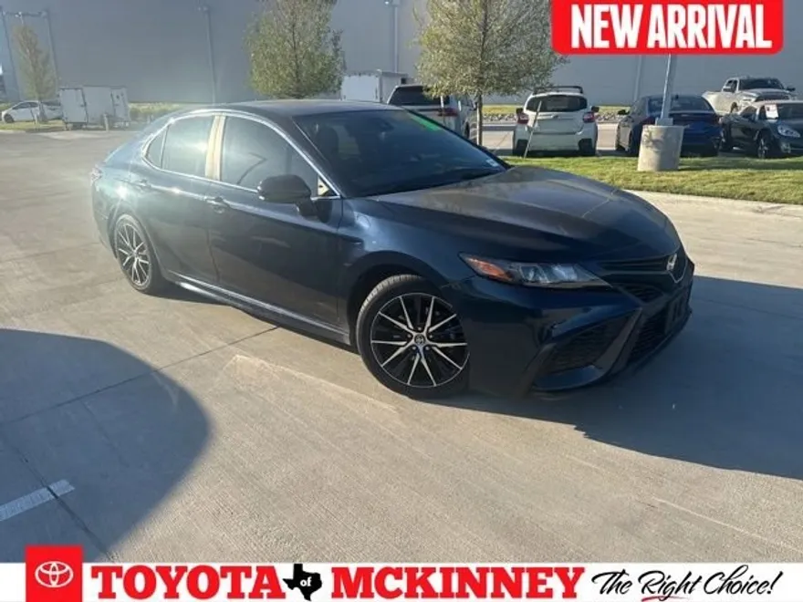 2021 Toyota Camry SE photo 1
