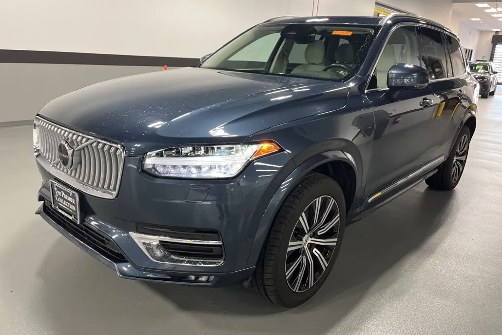 2023 Volvo XC90 AWD Plus photo 1