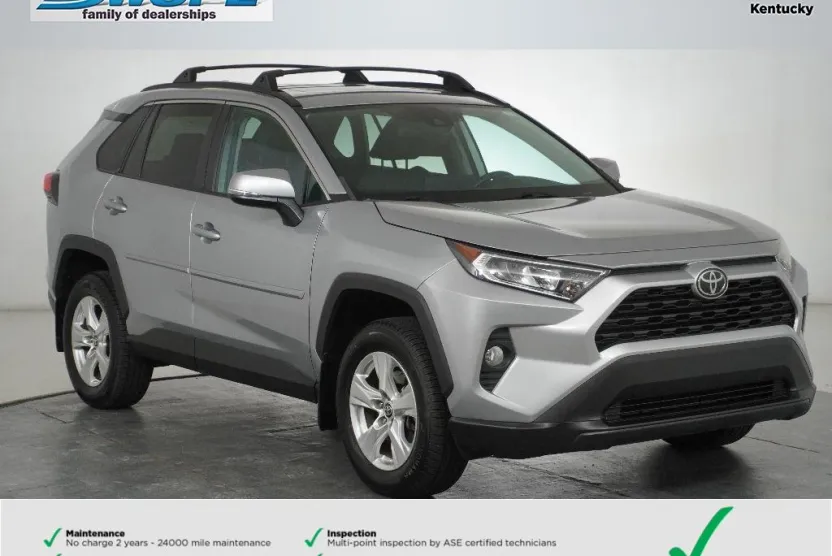 2021 Toyota RAV4 XLE photo 1