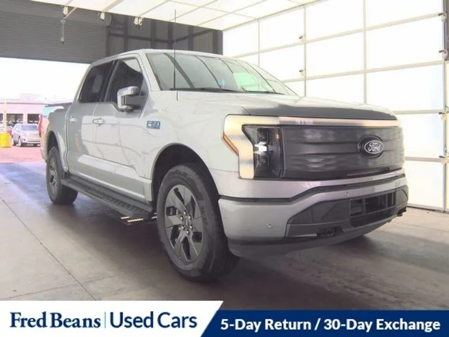 2024 Ford F-150 Lightning Lariat photo 1