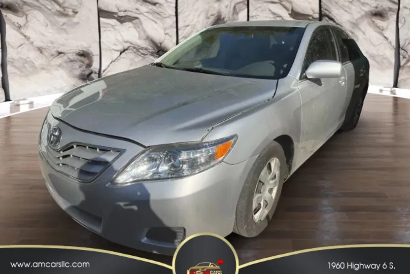 2011 Toyota Camry LE photo 1