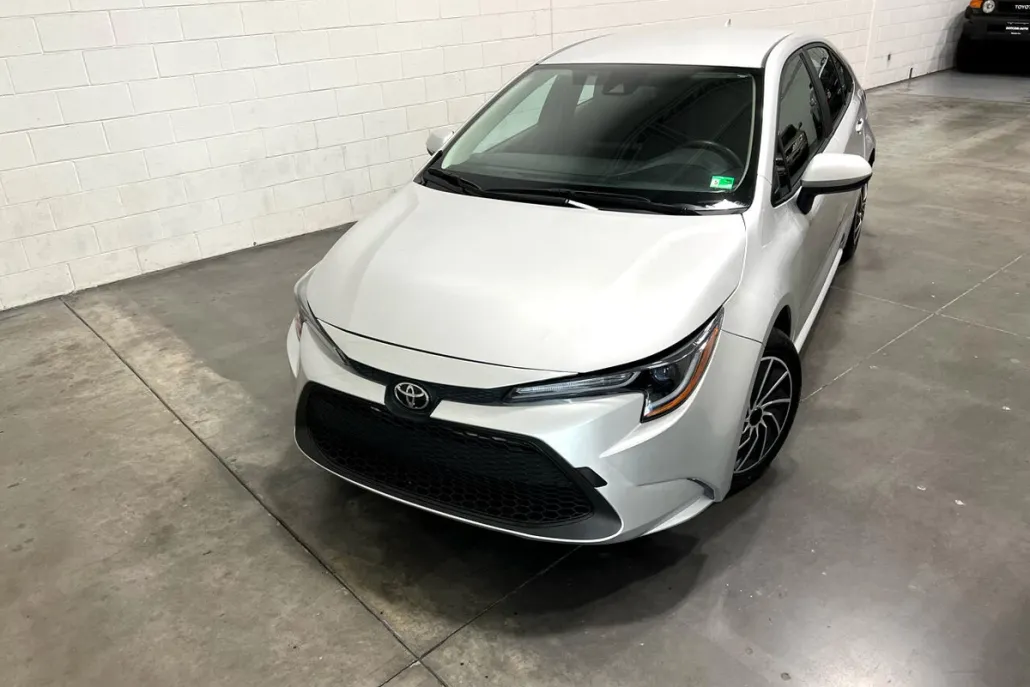 2022 Toyota Corolla LE photo 1