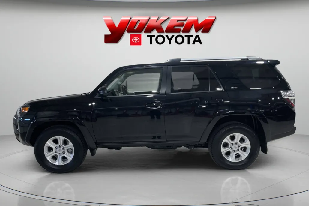 2024 Toyota 4Runner SR5 photo 1
