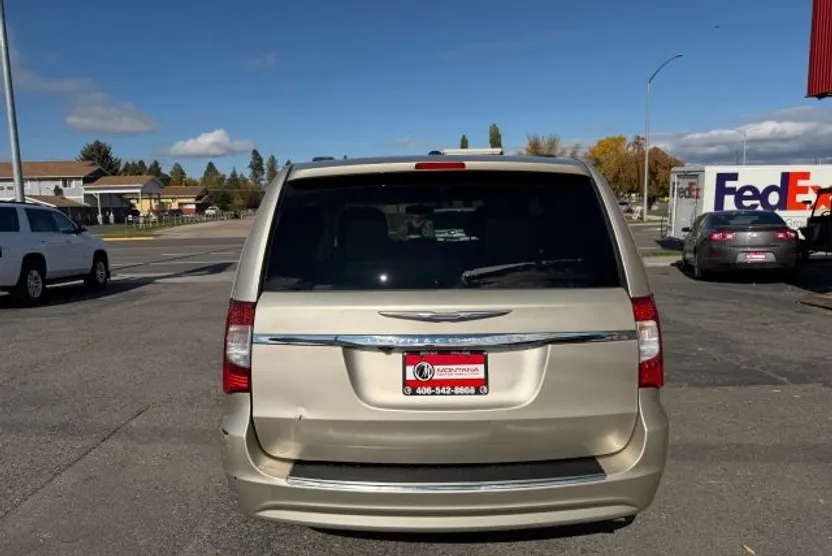 2014 Chrysler Town & Country Touring photo 1
