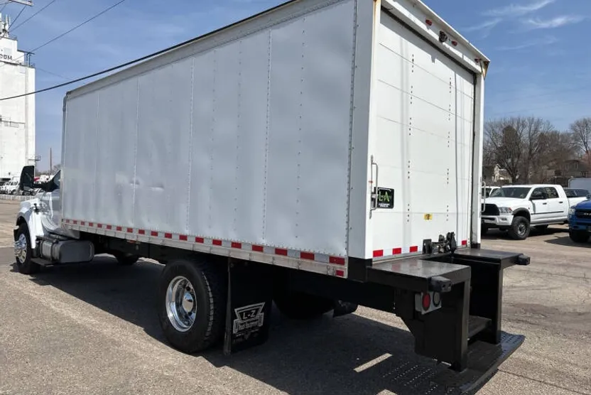 2018 Ford F-650 SuperCab photo 1